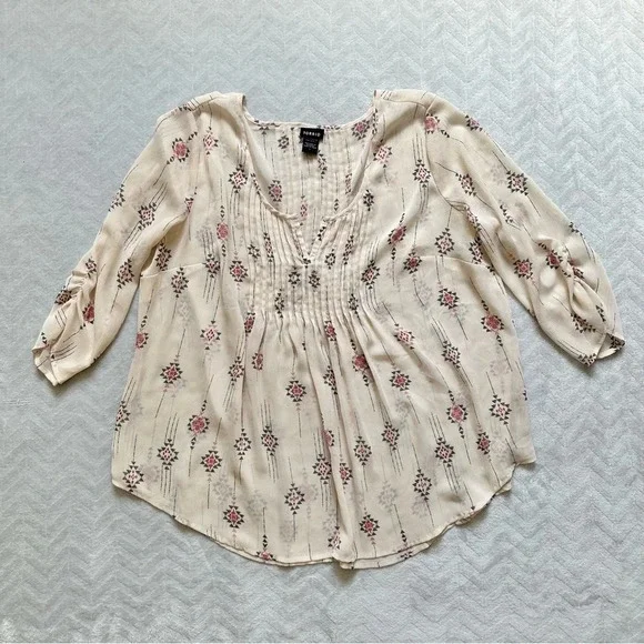 Torrid 3/4 Sleeve Sheer Mesh Tunic Blouse Cream Floral Pattern Size‎ 1X - Picture 2 of 8